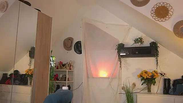 amaliamour (F young) - 20 spanks bare ass