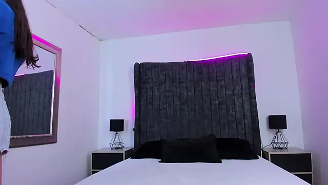 VanessaParis__ webcam