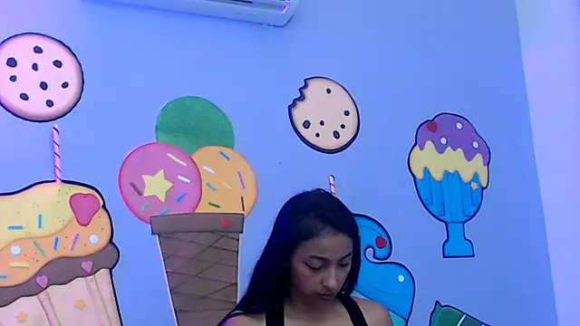 skinnysexzara18 webcam