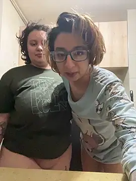 RavenEllieUniverse webcam