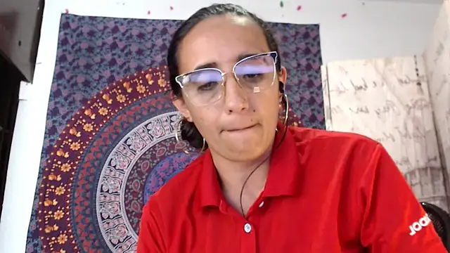 Lucyy_Naugthy webcam