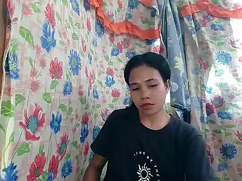 PinaySkinnyGirl webcam