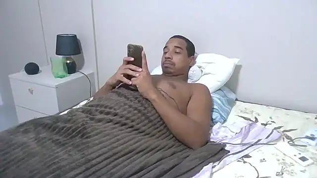 juninholekejr - JUNINHOLEKEJR's free webcam - UK Sex Cams