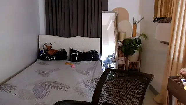 Ur_QueenCamilla webcam