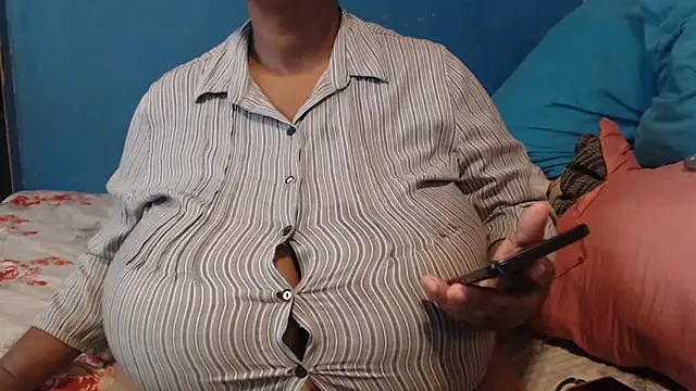 CUTEFIRMMELONSS webcam