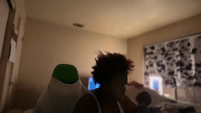 Yagurl___west webcam