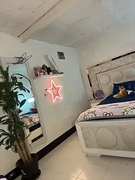 lucianaroy - Lucianaroy's free webcam - UK Sex Cams