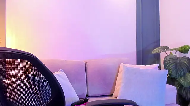 ravenpeachy - RavenPeachy's free webcam - UK Sex Cams