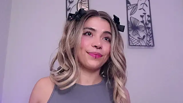 loveegirll1 - Loveegirll1's free webcam