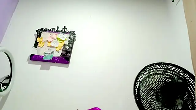 PetiteIvoryQueen19 webcam