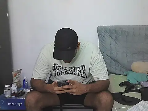 AlphaLatinoBear webcam