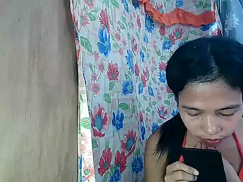 PinaySkinnyGirl webcam