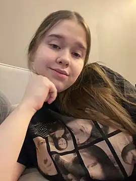 HornyGirlH Live Webcam on Stripchat