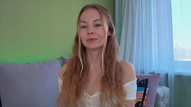 cuddle_cat (F young) - take off top