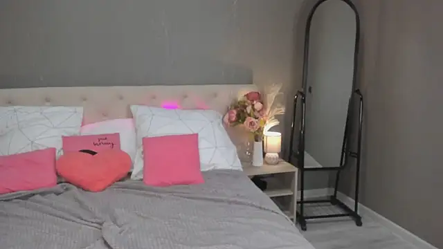 malika_raspberry - Malika_Raspberry's free webcam - UK Sex Cams