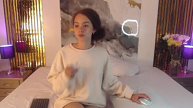 MiticaBrennet_ webcam