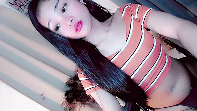 Amomentoflust99 webcam