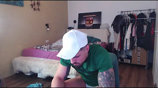 tiberius_hunk - Tiberius_hunk's free webcam