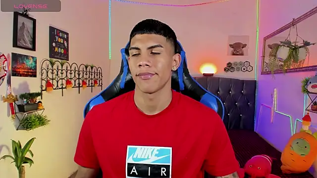 damian_latinxxx - Damian_latinxxx's free webcam - UK Sex Cams