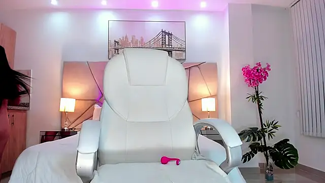 Layla_Breezee webcam