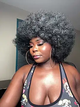 WomanNextdoor1 webcam