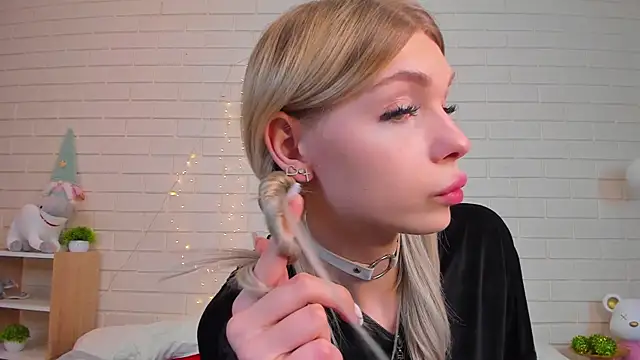 Blondy_Fina webcam