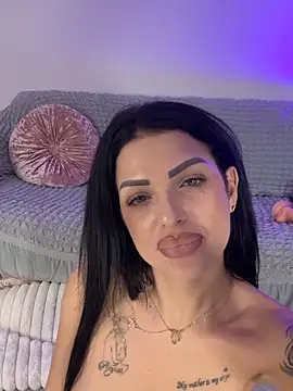 Webcam Model (IrisRossie) is live