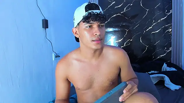 jamescurly00 - Jamescurly00's free webcam - UK Sex Cams