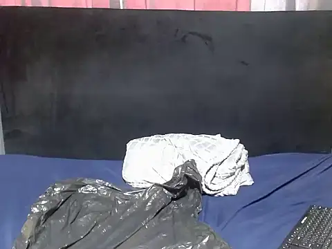 JuicyWetPussy19 webcam