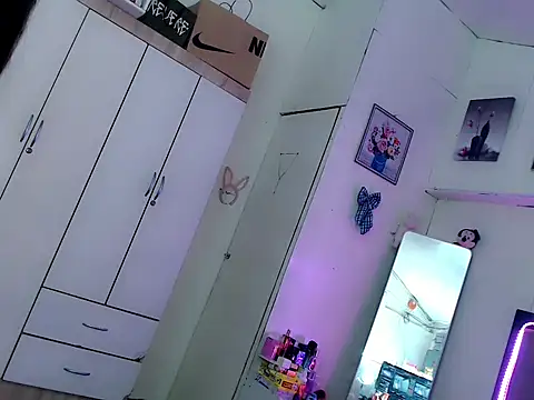 Miss_twinny21 webcam