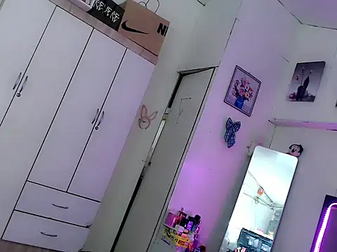 Miss_twinny21 webcam