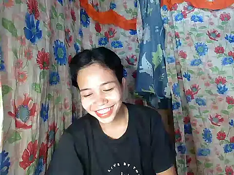 PinaySkinnyGirl webcam