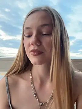 Webcam Model (MilaMoone)  is live.Free join now!