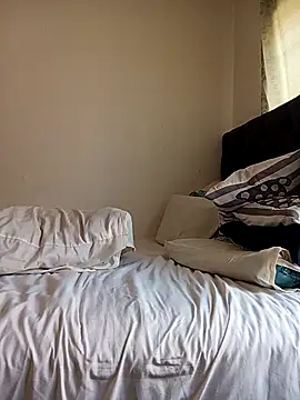 sluttylaura21 webcam