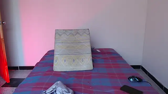 cirosky_elchicopolla (M twink) - spit on my cock while I come