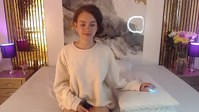 MiticaBrennet_ webcam