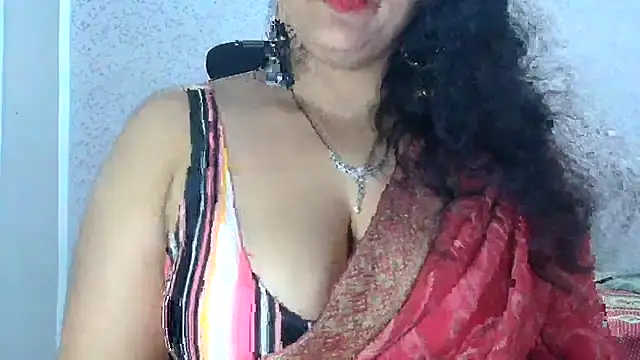 SimmiQueen_77 webcam