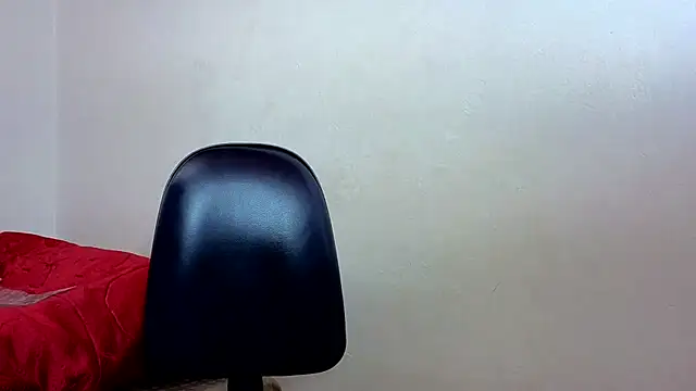 yasmin_goldenst webcam