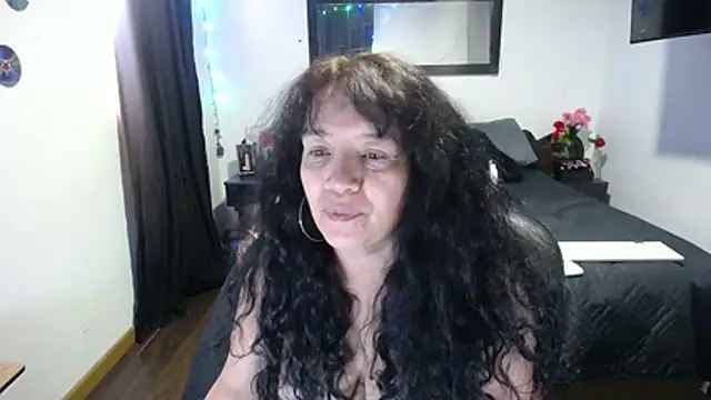 Sweeetness_Milf webcam