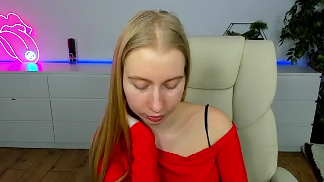 Alina_Blonde webcam