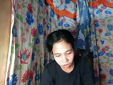 PinaySkinnyGirl webcam