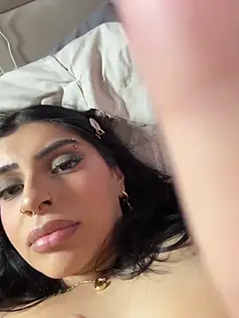 ThickerThanYoBitch webcam
