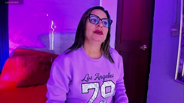 Agatha_Pleasure webcam