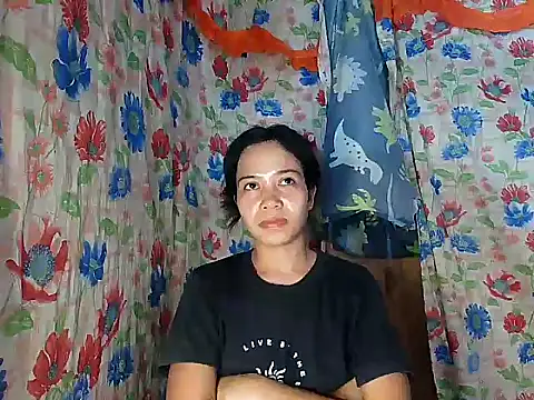 PinaySkinnyGirl webcam