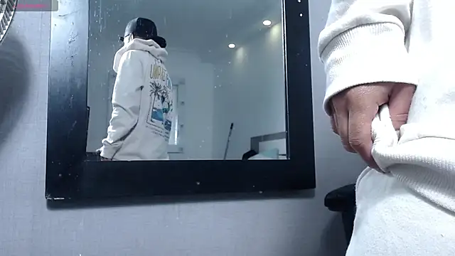 Liiamthompson webcam