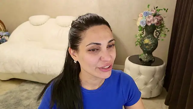 LovelyBeatrice webcam