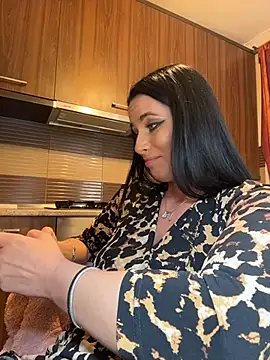 Hotmomcheckk_ webcam