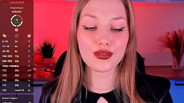 dakotamabs (F young) - tease with latex boots