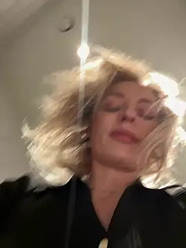 Webcam Model (VikaBunny1)  is live.Free join now!