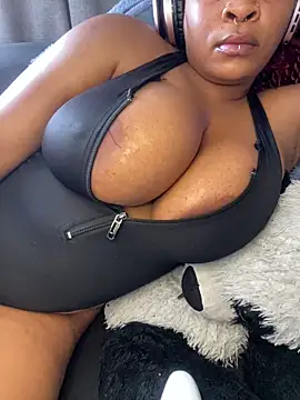 Webcam Model (YellowHoneyDip)  is live.Free join now!